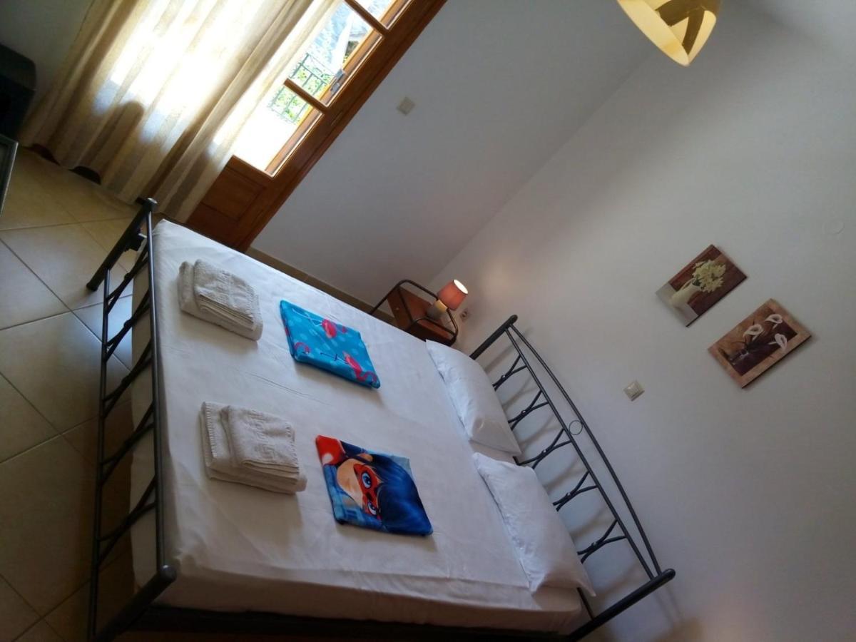 Delicatessen House Apartment Leonidio Bagian luar foto