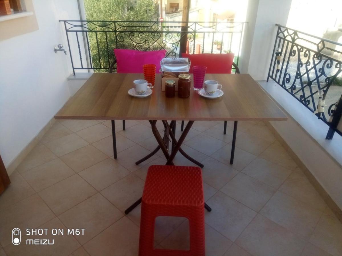 Delicatessen House Apartment Leonidio Bagian luar foto